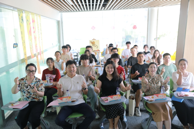 鑄牢中華民族共同體意識 共賞‘易’輪月，同念家國情——中秋茶話會(huì)側(cè)記